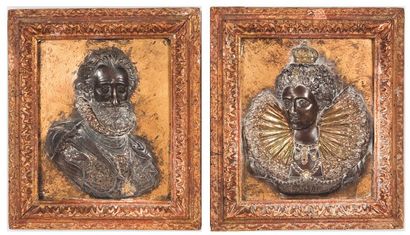 null Deux portraits de Henri IV et Marie de Médicis en bas relief de bronze. Le portrait...