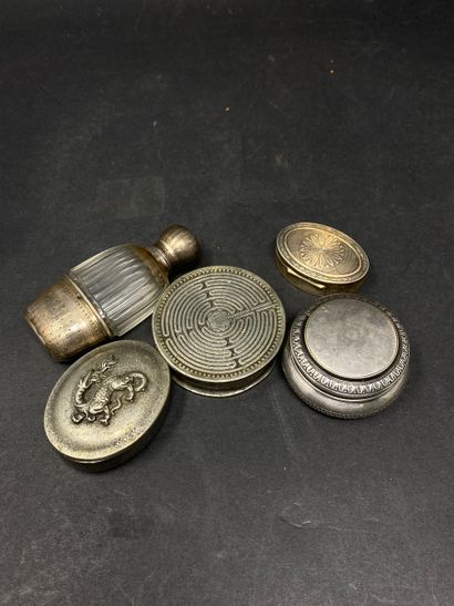 null NICE SET OF PILLBOXES AND VARIOUS BOXES 

- Two pewter pillboxes, one oval with...