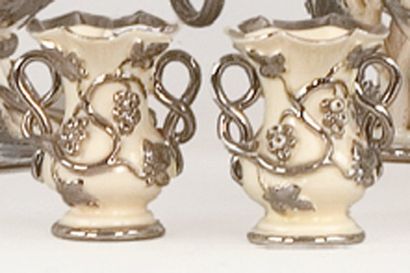 null LANGEAIS, Charles de BOISSIMON Paire de petits vases à lèvre évasée, vers 1850....