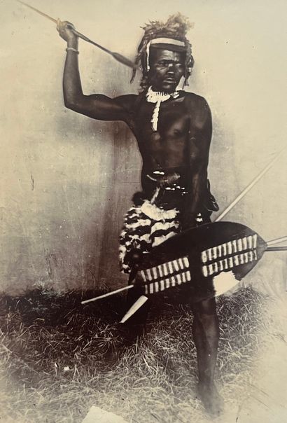 Afrique - Ethnologie
Portrait de type guerrier...
