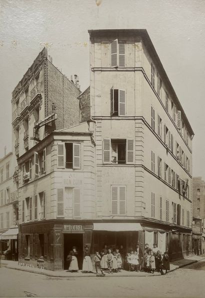 null Paris
Maison Bourel rue du Ruisseau et l’Hôtel de l’Ours Blanc, quartier Etienne...