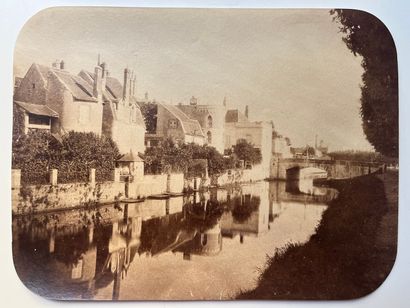 null France
Village au bord de l’eau, c. 1860
Tirage albuminé
19.3 x 25.3 cm