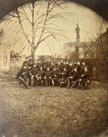 null Militaria
Portrait de groupes, officiers sous le Second Empire, c. 1860
Tirage...