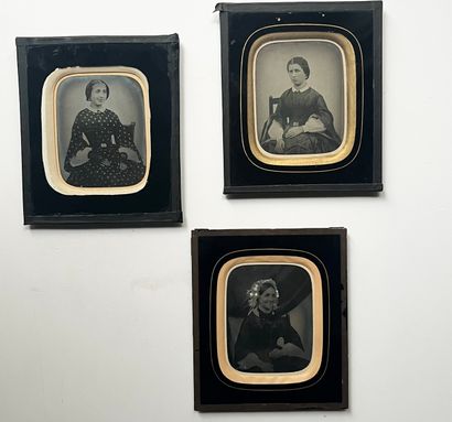 null AMBROTYPES
Portrait individuel de Madame Thomas Laplanche et ses deux filles...