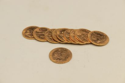null Lot composé de 10 pièces en or de 20 Fr au Coq (1914).
Poids : 64,50 g.
TB à...