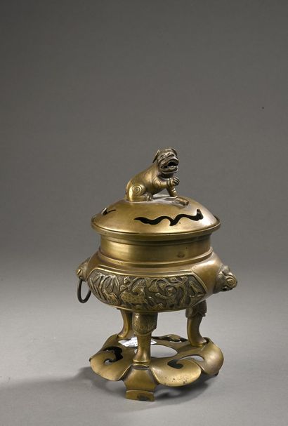 CHINE DU SUD - Vers 1900
Brûle parfum tripode...