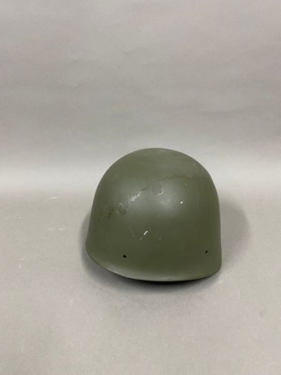 null Set of 8 helmets including : 

- Troop helmet, model 1915. 
With cockade and...