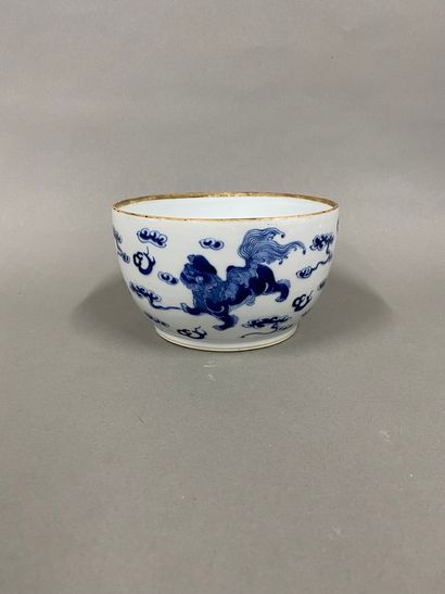 CHINE - XIXe siècle
Pot en porcelaine à décor...