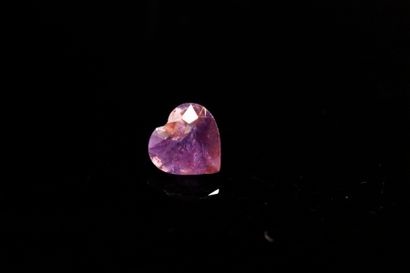 Pink heart sapphire on paper. 
Weight : 0.87...