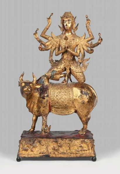Shiva sur le taureau Nandin, à dix bras en...