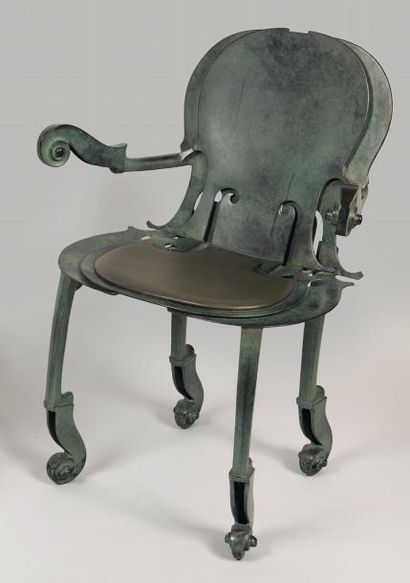 ARMAN Fernandez, 1928 -2005 Fauteuil violon Bronze à patine antique nuancée (frottements...