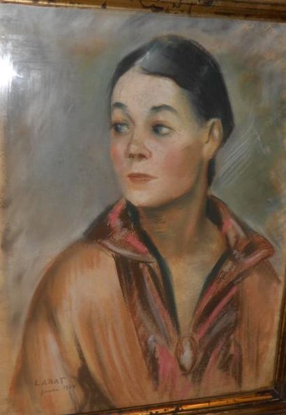 LABAT Fernand, né en 1889, Portrait, 1924
Pastel, signé en bas à gauche, 
41 x 32...
