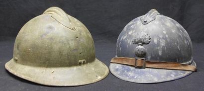 null Lot de deux casques ADRIAN 1915 et 1926