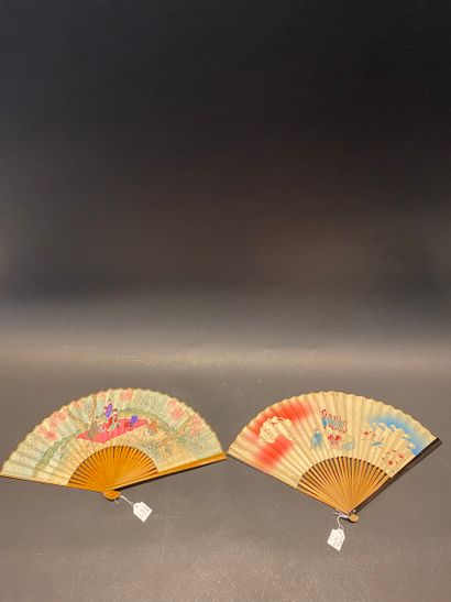 null Two fans, Japan early 20th century
* One is a double leaf paper fan decorated...
