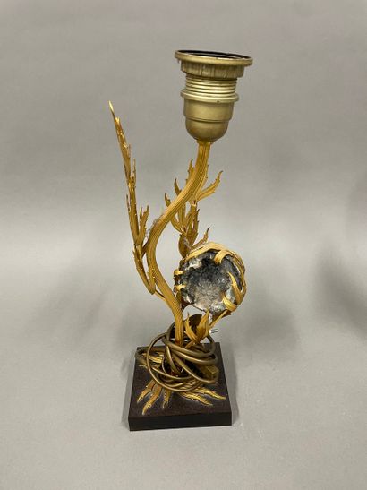 Willy DARO (XXe siècle). 
Lampe en bronze...