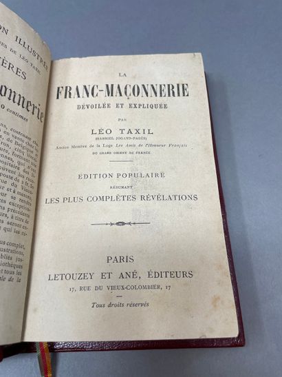 null Lot de deux ouvrages:
- Léo Taxil "la Franc-Maçonnerie dévoilée et expliquée",...
