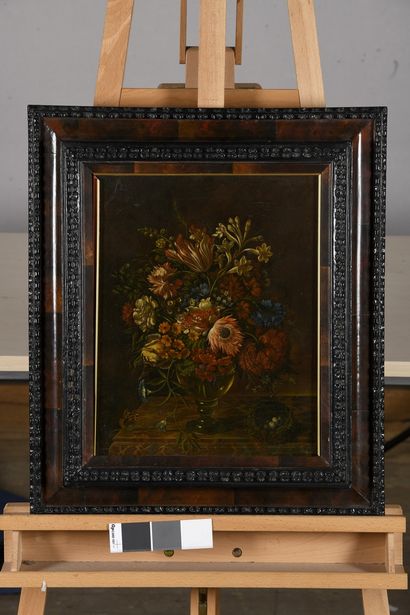 null ECOLE FLAMANDE 
Dans le Goût du XVIIème siècle

Vase de fleurs sur un entablement...