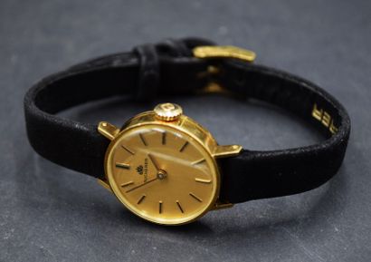 null BUCHERER 
Montre bracelet de dame, boîtier rond en or jaune 18k (750) cadran...