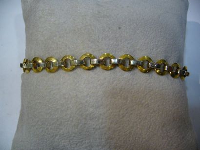 null bracelet, maillons "écu compté", or jaune et or blanc. 4,9g.