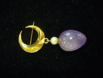 null broche au croissant (pliure) pendentif: perle de culture et amethyste en poire...