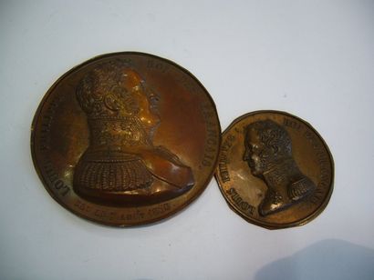 null 2 faces de médaille Louis Philippe -"élu le 7 août 1830" pour l'une, diam: 6,2cm...