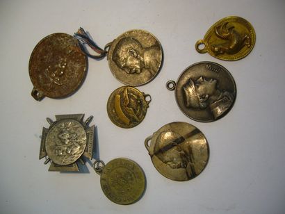 null 7 médailles militaires - général, fer - Gallieni: 2 fois, métal - Joffre, métal...