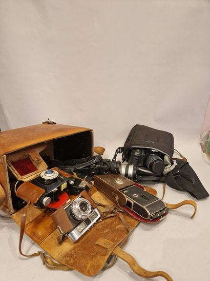 null Dans sac, ensemble de matériel divers : appareil photographique Voigtländer...