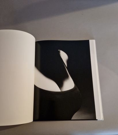 null Ensemble de deux livres photographiques divers : Dominique Issermann, Laetitia...