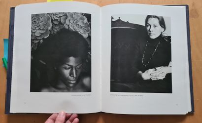 null Photographie, ensemble de trois livres photographiques divers :
Susan MEISELAS,...