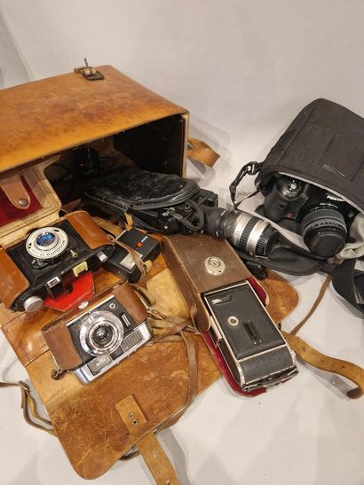 null Dans sac, ensemble de matériel divers : appareil photographique Voigtländer...