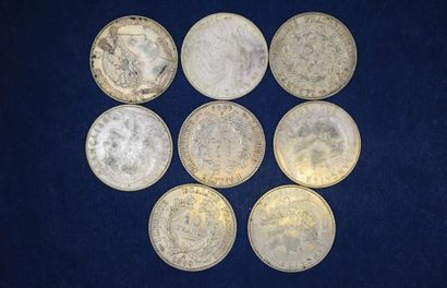 null Lot de huit pièces de 10 francs en or composé de : 
- Coq (19801, 1905, 1907,...