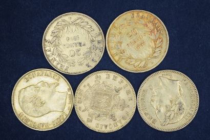 null Lot composé de 5 pièces de Francs en or : 
- 3 x Napoléon III Tête nue (1852A,...