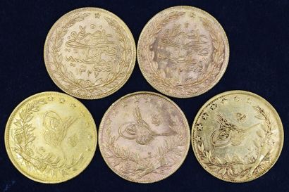 null Cinq pièces en or de 100 Kurush (Piastres) Mehmed V. 

Poids : 36,10 g.