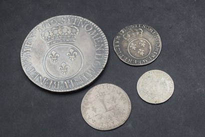 null LOUIS XV 
Lot de 4 monnaies d'argent
Ecu Vertugadin 1716 A réformation
Dixième...