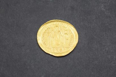 null EMPIRE BYZANTIN - Justin (522-527)
Solidus or frappé à Constantinople.
B.C =...