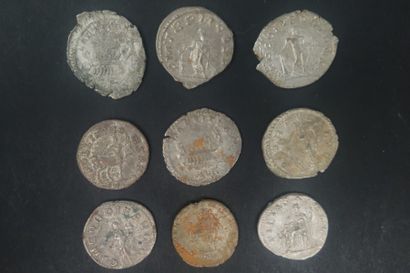null Lot de 22 Antoniniens de billon variés aux effigies de : POSTUME, VALERIEN,...