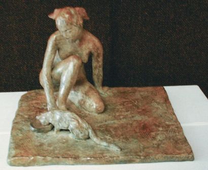 AELLE (Née en 1954) Jeune fille au chat 3/8 Bronze fonte Paumelle. Signé sur la terrasse....