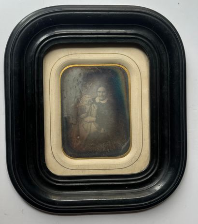 null Daguerréotype
Post mortem, mère et son enfant mort dans les bras, c. 1850 
Daguerréotype...