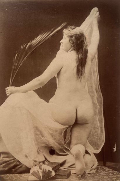null Auteur non-identifié (XIX°) 
Études de nus féminin en atelier, c. 1870 
2 tirages...