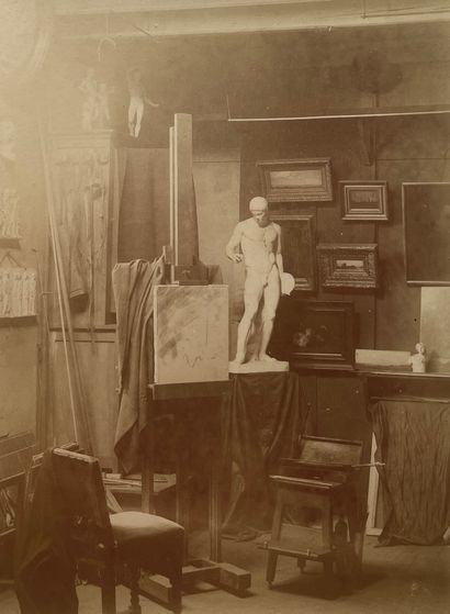 null Atelier de peintre
Son intérieur, c. 1880 
Tirage albuminé monté sur carton
21.5...