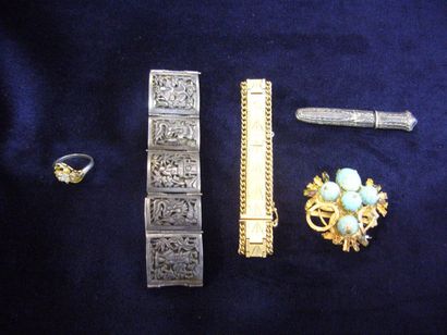 null lot de bijoux fantaisie - broche façon turquoise - bracelet métal doré - bague...