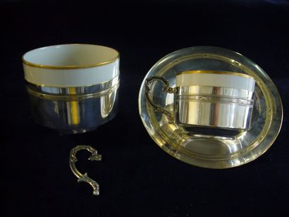 null -tasse et sa sous tasse, joncs rubans croisés, métal argenté et doré, tasse...
