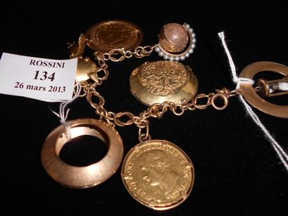 Bracelet articulé à décor de noeuds en or...