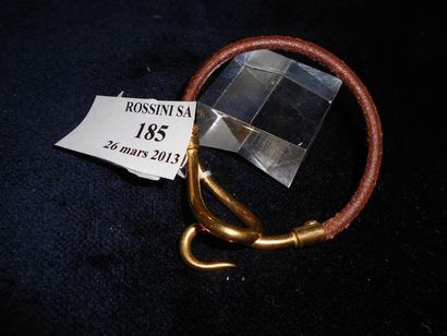 HERMES Bracelet cuir avec attache en métal doré