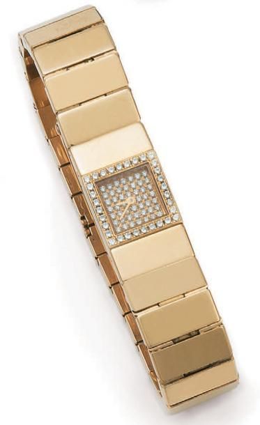 CARTIER Montre bracelet de dame, carrée (14x14mm), en or jaune 18K (750/1000e). La...