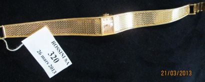 OMEGA Montre bracelet de dame en or jaune 18K (750/1000e). Cadran doré index. Mouvement...