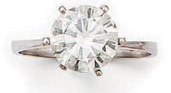 null Bague en or gris serti d'un diamant de 2,19 carats de taille brillant (culasse...