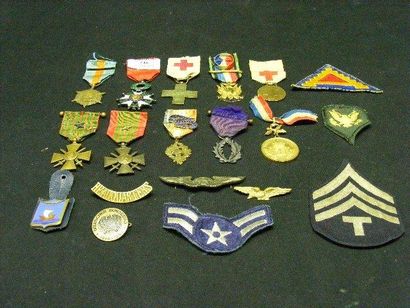 null Lot de décorations: Légion d'Honneur IIIerépublique, Croix Rouge, Croix de Guerre...