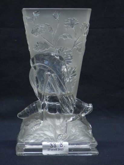 BACCARAT Vase Cigalle (Égrenures). Haut.: 21,5 cm