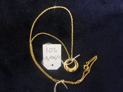CHAUMET Modèle Anneau. Collier articulé en or jaune, supportant un pendentif rond...
